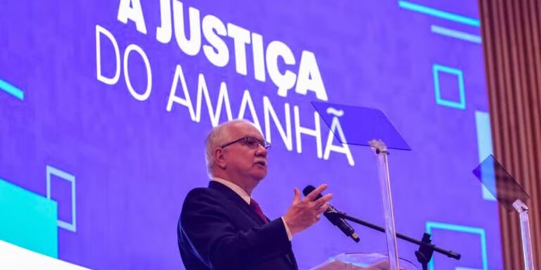 Fachin diz que espera regras do STF para supersalários ainda em junho