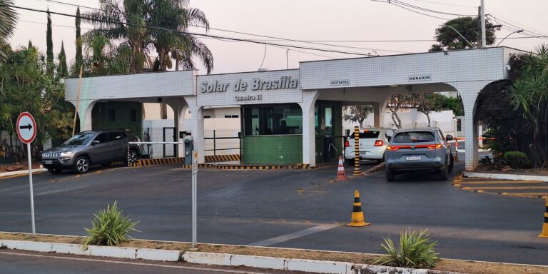Bolsonaro pede autorização para receber Milei na prisão domiciliar