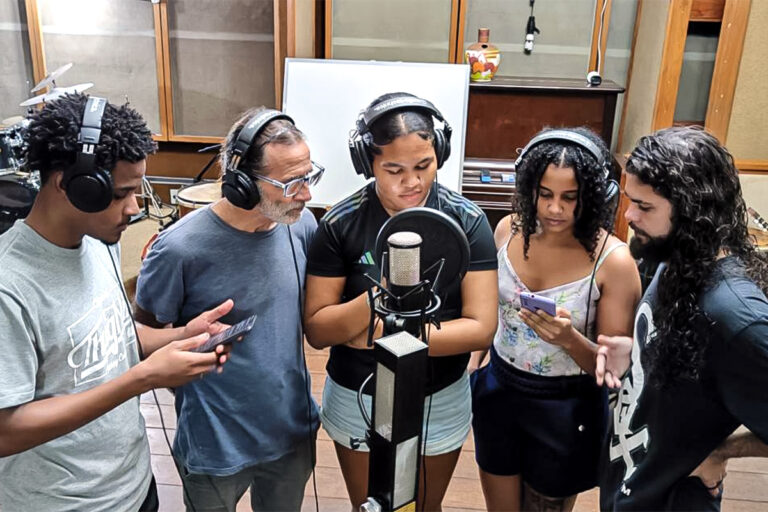 Lei cria estúdios sociais gratuitos para músicos no DF