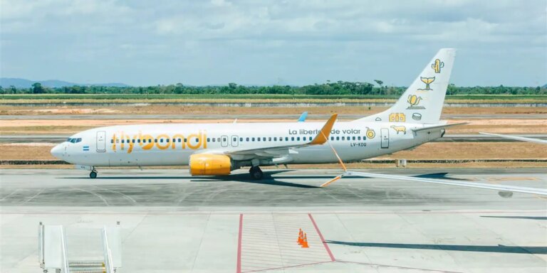 Anac limita a venda de passagens aéreas da Flybondi no Brasil