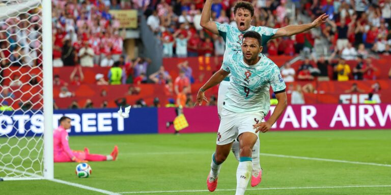 Portugal vira sobre Croácia e vai às oitavas com gols de CR7 e Ramos