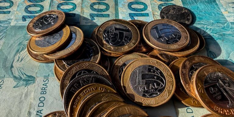 Inflação usada para corrigir salários acumula 4,33% em 12 meses