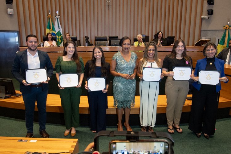 Homenagem às doulas e defesa do parto humanizado marcam sessão solene na CLDF