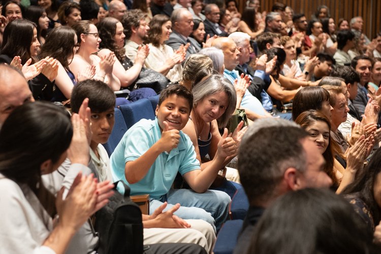Sessão solene é marcada por defesa de orçamento e valorização profissional para a primeira infância