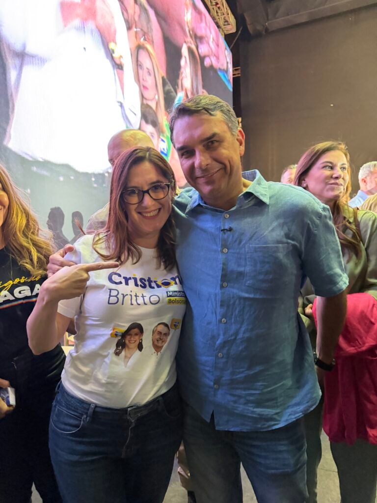 Flávio Bolsonaro declara apoio a Cristiane Britto para a Câmara dos Deputados pelo DF