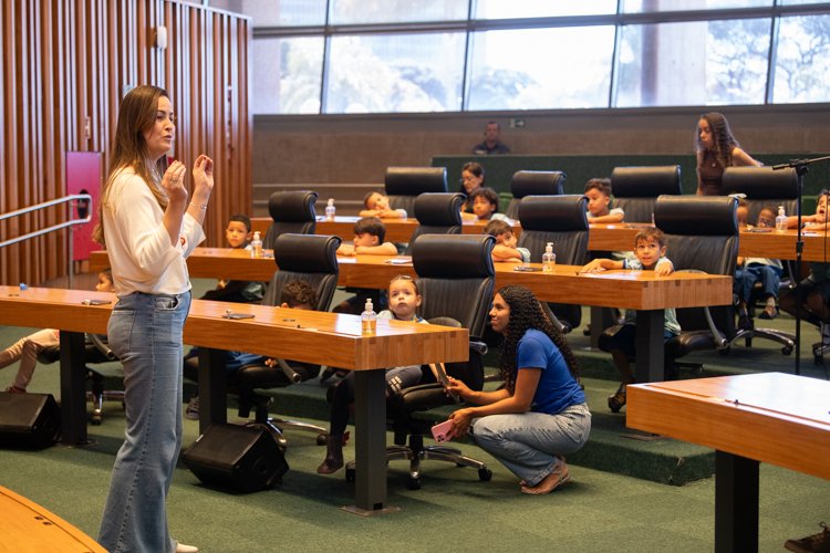 Crianças aprendem sobre leis e meio ambiente na Câmara Legislativa