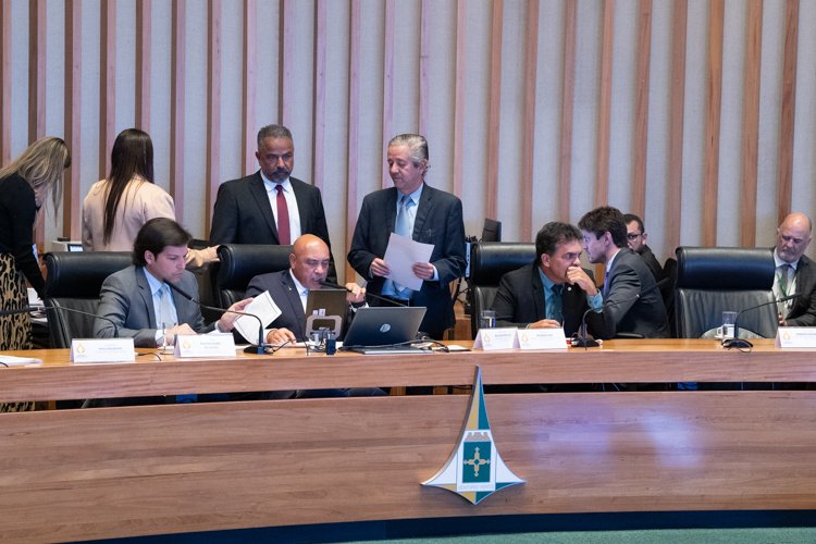 Entenda o processo de criação das leis distritais