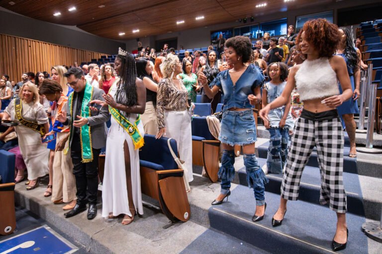 CLDF homenageia idealizadores e participantes do projeto “Sou Afro, Sou Beleza Afro Brasil”