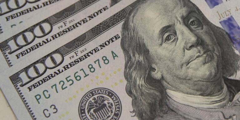 Dólar cai a R$ 5,08 e atinge menor valor em um mês